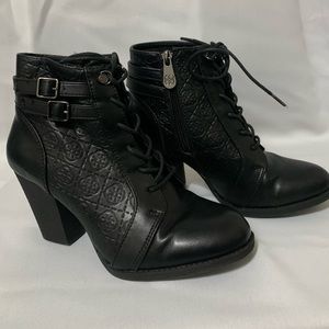 Black boots with heel size 7